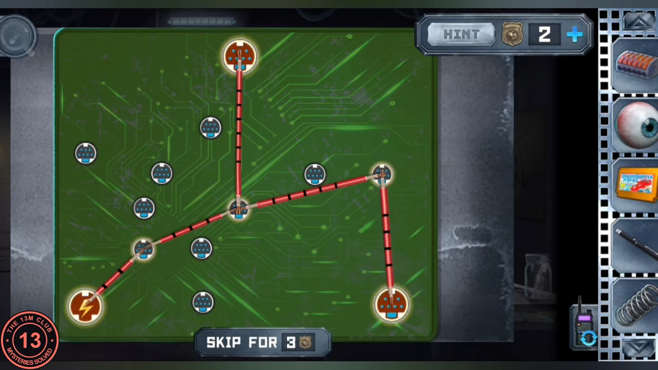 Green circuit board with fixed-length red wires running from the lightning source at bottom left through two nodes to the socket at the top and on via a right-hand node to the socket at bottom right