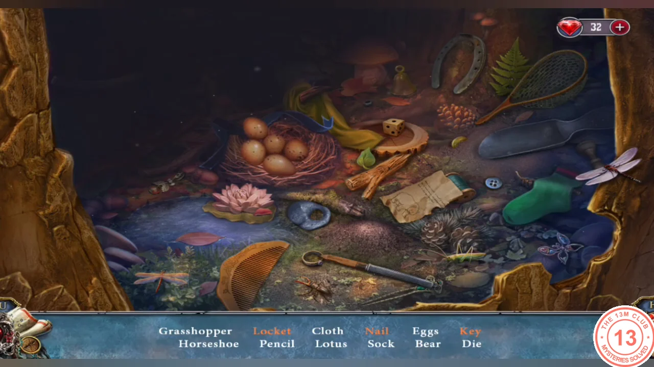 Tree hollow hidden-object scene with eggs, a horseshoe, a sock and a landing net, item list below
