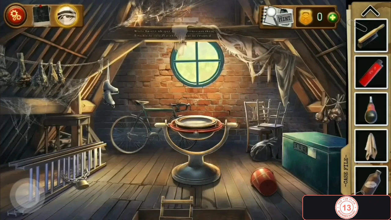 Attic with a round window and an inscription on the beam above it, a compass on a pedestal in the middle, a bicycle, a red bucket on the floor, a chained stepladder on the left and a green chest on the right